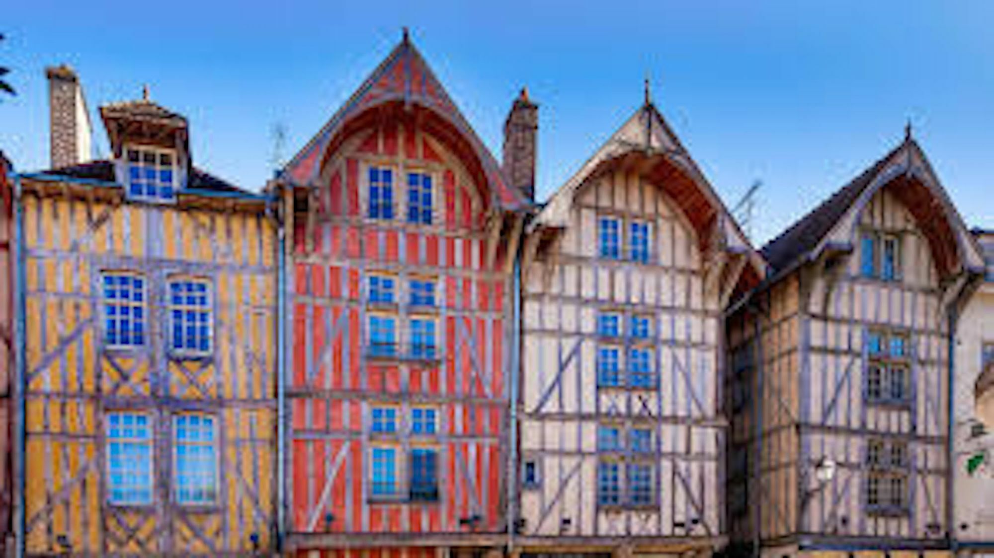 Logis Hotel Du Cirque Troyes Centre Historique Buitenkant foto