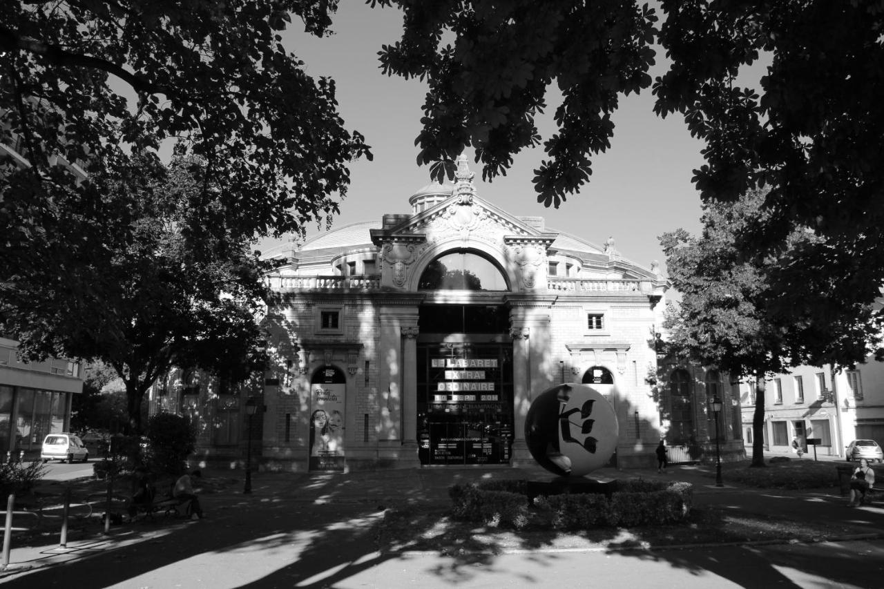Logis Hotel Du Cirque Troyes Centre Historique Buitenkant foto